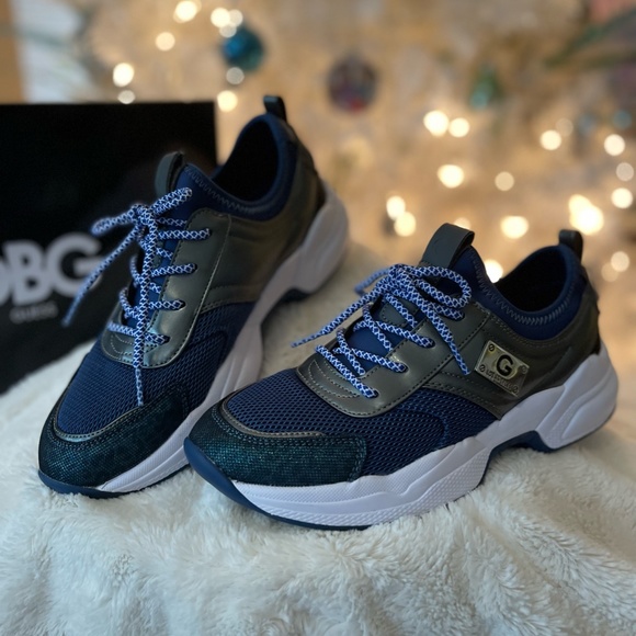 Beautiful Designer GBG Los Angeles Athletic Shoe -Women - Picture 2 of 9